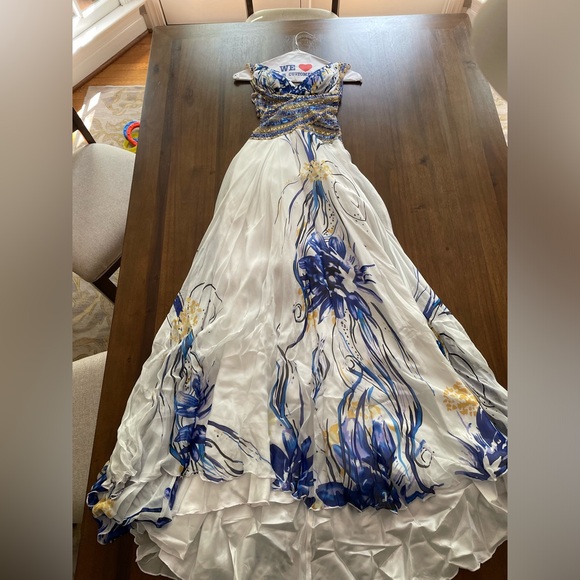 Formal dress - Picture 2 of 5